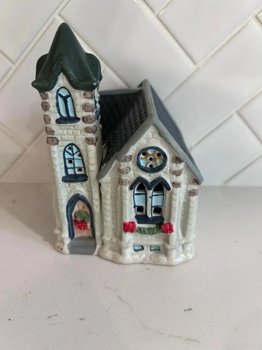 VTG 2001 Cobblestone Corners Hope Community Church Christmas Village Figurine